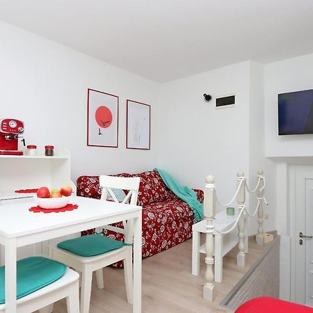Sha La La - Charming, unique studio in a historic building next to a castle Bakar Extérieur photo