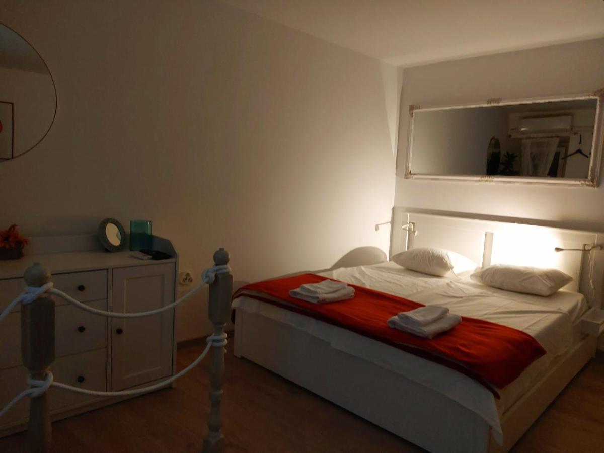 Sha La La - Charming, unique studio in a historic building next to a castle Bakar Extérieur photo