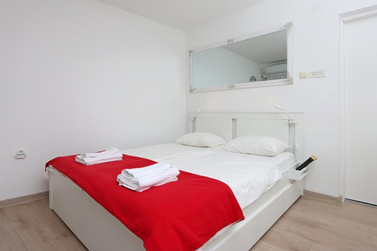 Sha La La - Charming, unique studio in a historic building next to a castle Bakar Extérieur photo