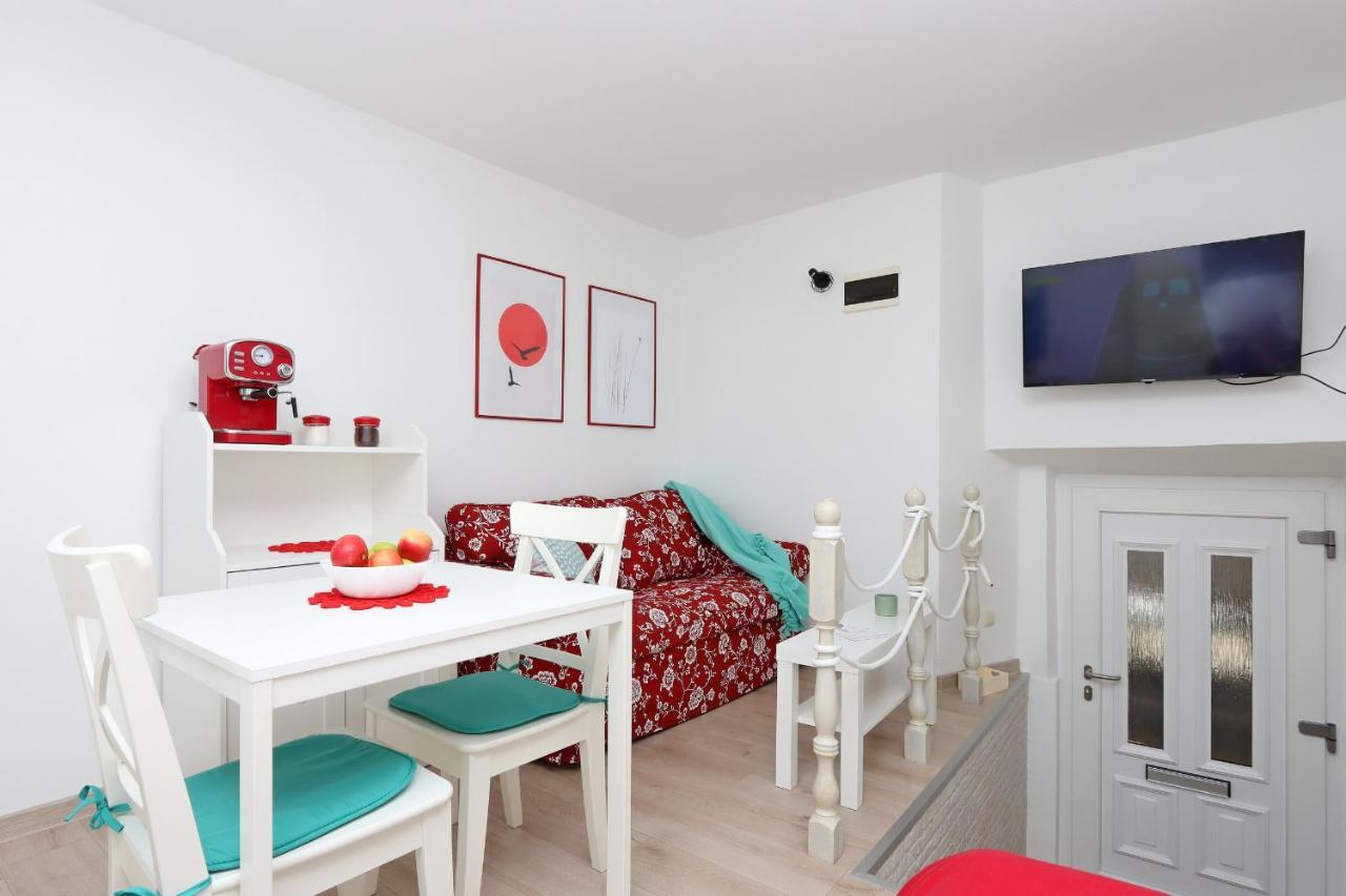 Sha La La - Charming, unique studio in a historic building next to a castle Bakar Extérieur photo