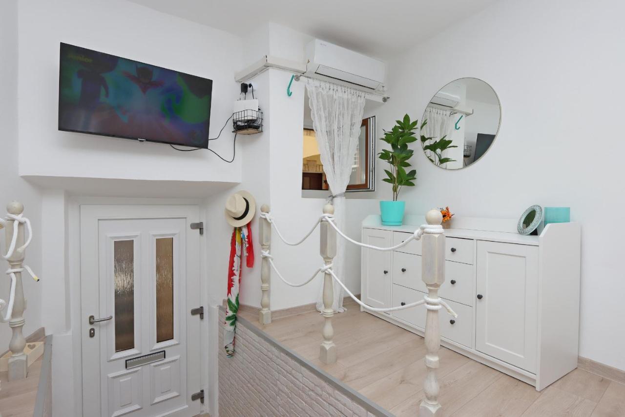 Sha La La - Charming, unique studio in a historic building next to a castle Bakar Extérieur photo